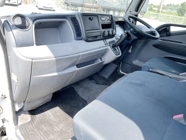 三菱ふそうキャンター平ボディ小型（2t・3t）[写真30]