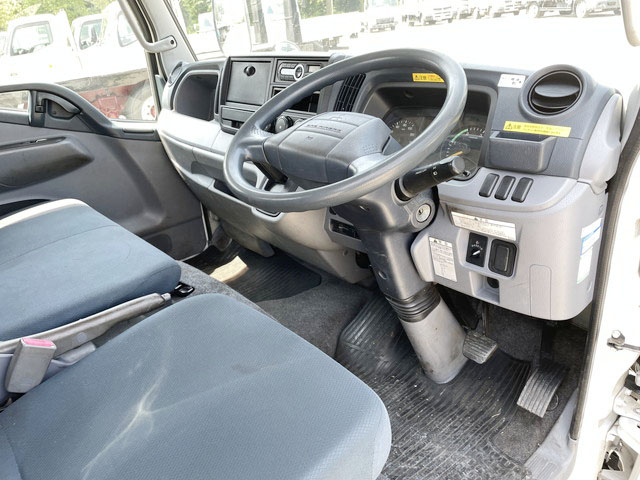 三菱ふそうキャンター平ボディ小型（2t・3t）[写真31]