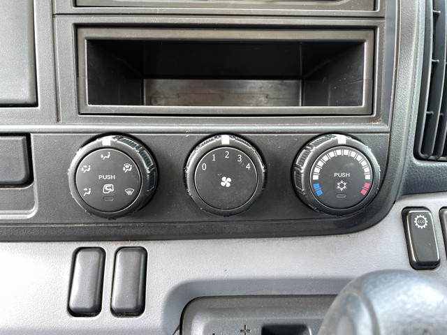 三菱ふそうキャンター平ボディ小型（2t・3t）[写真33]