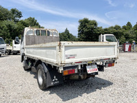 三菱ふそうキャンター平ボディ小型（2t・3t）[写真04]