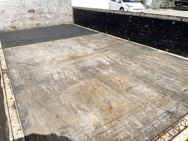 三菱ふそうキャンター平ボディ小型（2t・3t）[写真14]