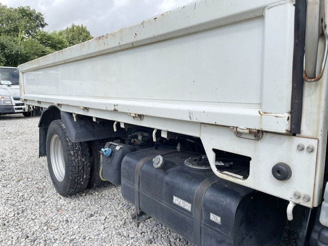 三菱ふそうキャンター平ボディ小型（2t・3t）[写真16]