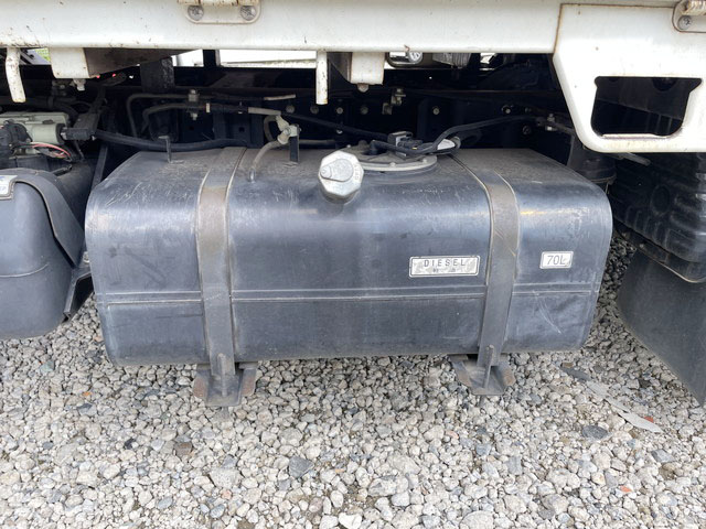 三菱ふそうキャンター平ボディ小型（2t・3t）[写真17]