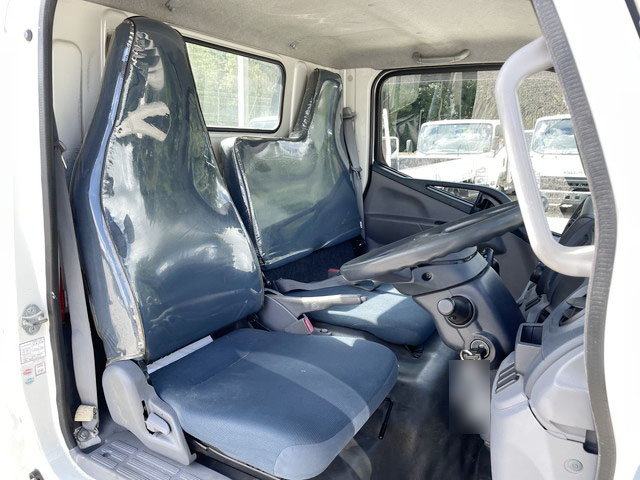 三菱ふそうキャンター平ボディ小型（2t・3t）[写真30]