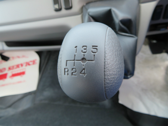 三菱ふそうキャンタークレーン6段小型（2t・3t）[写真10]