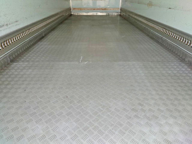 三菱ふそうファイター冷凍車（冷蔵車）中型（4t）[写真12]