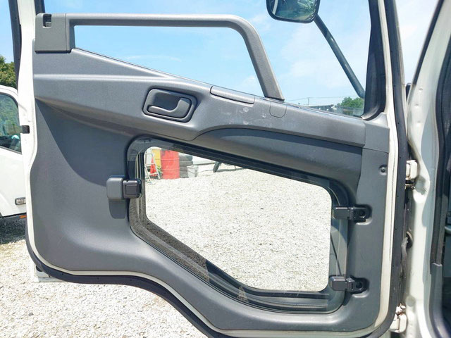 三菱ふそうファイター冷凍車（冷蔵車）中型（4t）[写真30]