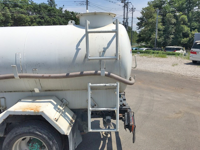 三菱ふそうキャンター散水車小型（2t・3t）[写真11]