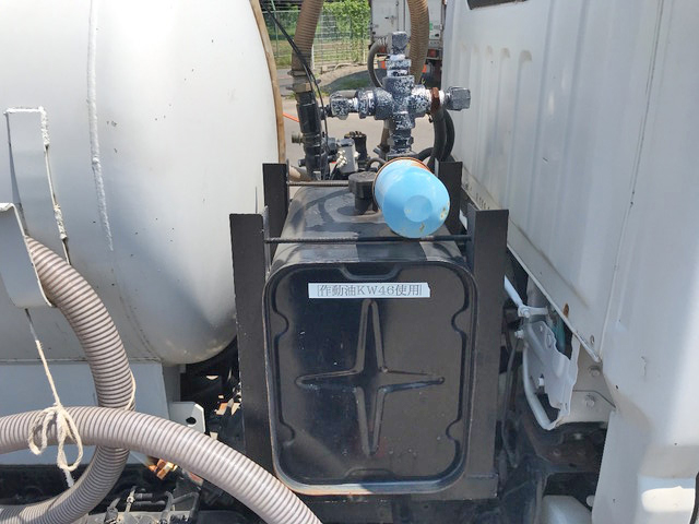 三菱ふそうキャンター散水車小型（2t・3t）[写真15]