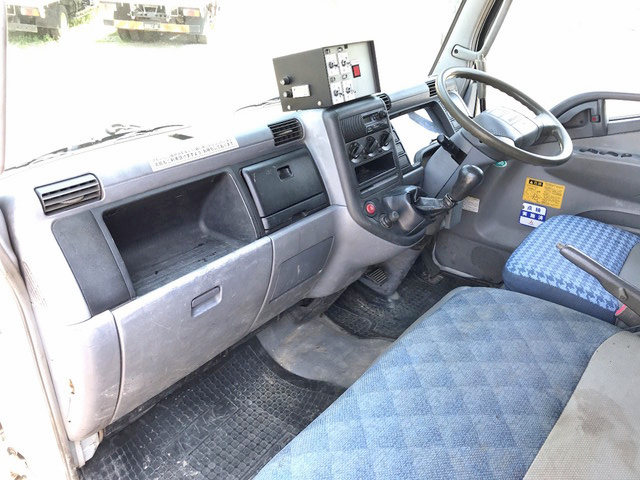 三菱ふそうキャンター散水車小型（2t・3t）[写真31]