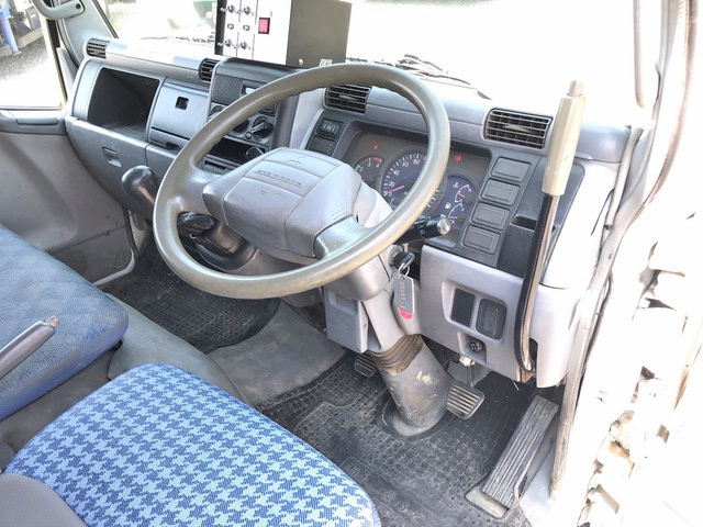 三菱ふそうキャンター散水車小型（2t・3t）[写真35]