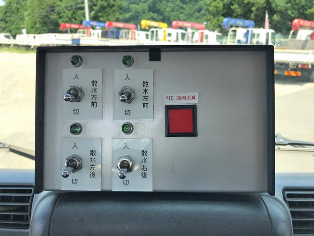 三菱ふそうキャンター散水車小型（2t・3t）[写真37]