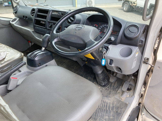 日野デュトロ平ボディ小型（2t・3t）[写真22]