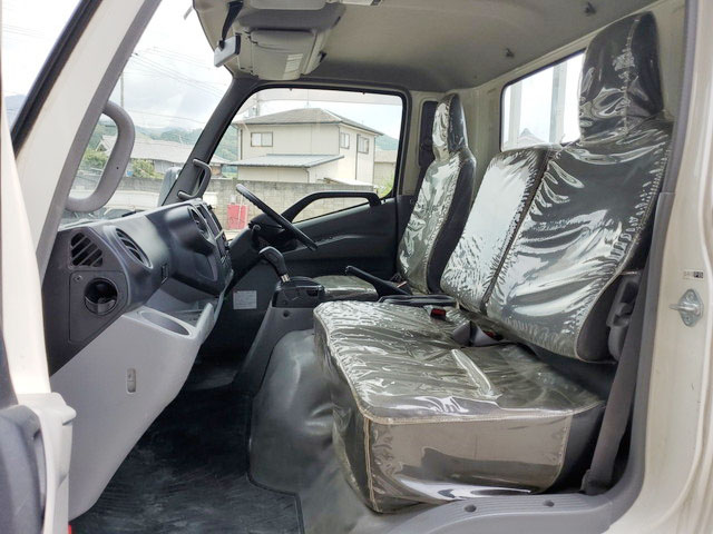 日野デュトロ平ボディ小型（2t・3t）[写真24]