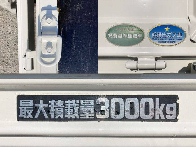 日野デュトロ平ボディ小型（2t・3t）[写真12]