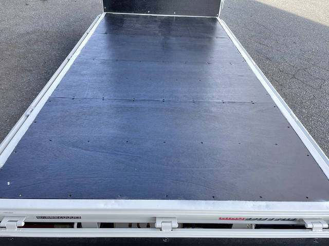 日野デュトロ平ボディ小型（2t・3t）[写真11]