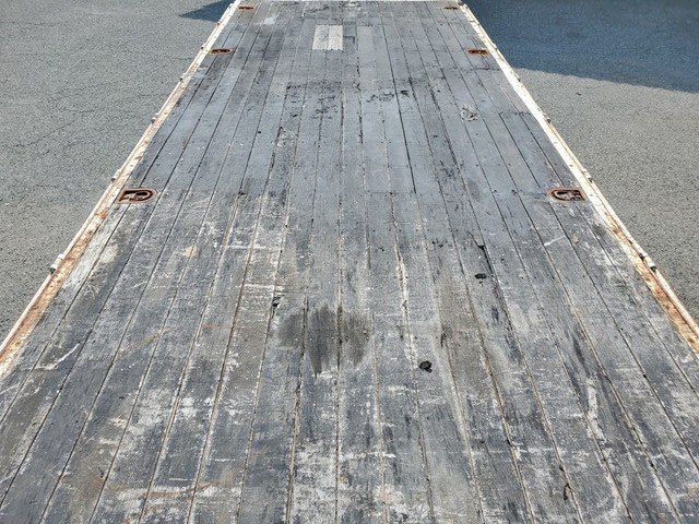 いすゞフォワード平ボディ中型（4t）[写真12]