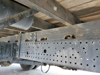 いすゞフォワード平ボディ中型（4t）[写真21]