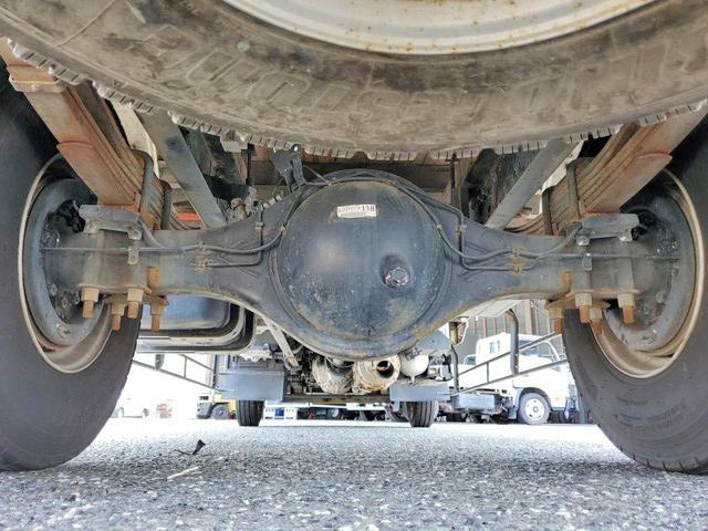 いすゞフォワード平ボディ中型（4t）[写真23]