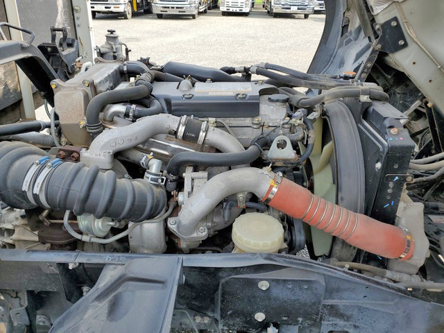 いすゞフォワード平ボディ中型（4t）[写真24]