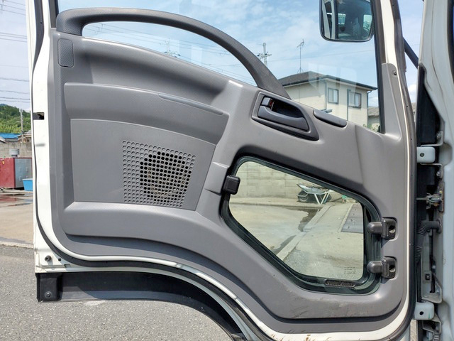 いすゞフォワード平ボディ中型（4t）[写真27]