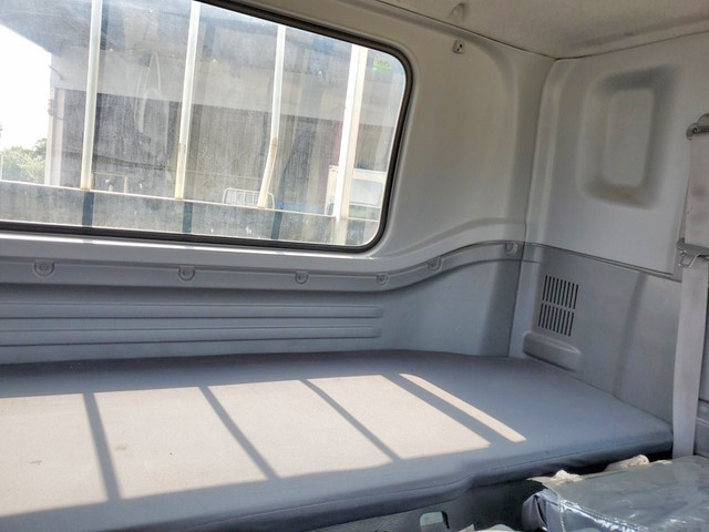 いすゞフォワード平ボディ中型（4t）[写真35]