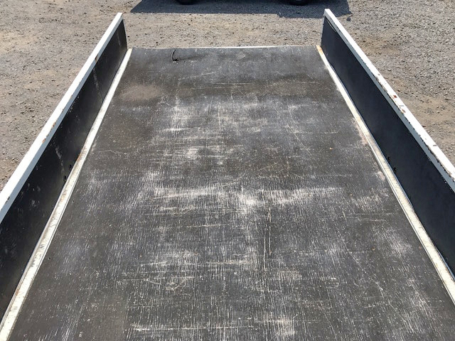 日野デュトロ平ボディ小型（2t・3t）[写真15]