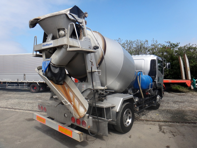 いすゞフォワードミキサー車（コンクリートミキサー）増トン（6t・8t）[写真02]