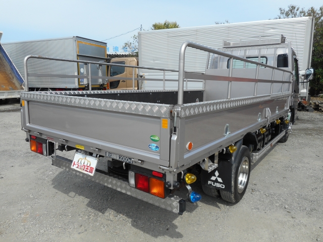 三菱ふそうキャンター平ボディ小型（2t・3t）[写真02]