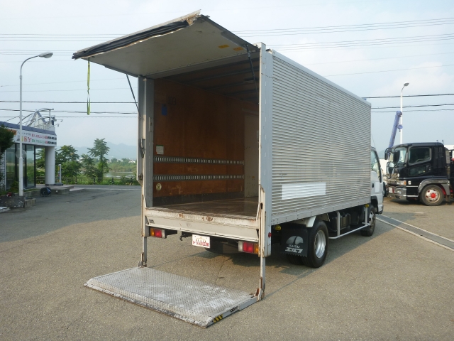 いすゞエルフアルミバン小型（2t・3t）[写真02]