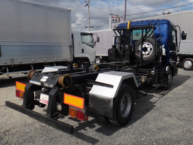 いすゞフォワードアームロール中型（4t）[写真02]