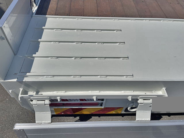 三菱ふそうファイターセルフクレーン4段増トン（6t・8t）[写真10]