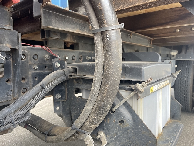 三菱ふそうキャンタークレーン3段小型（2t・3t）[写真18]