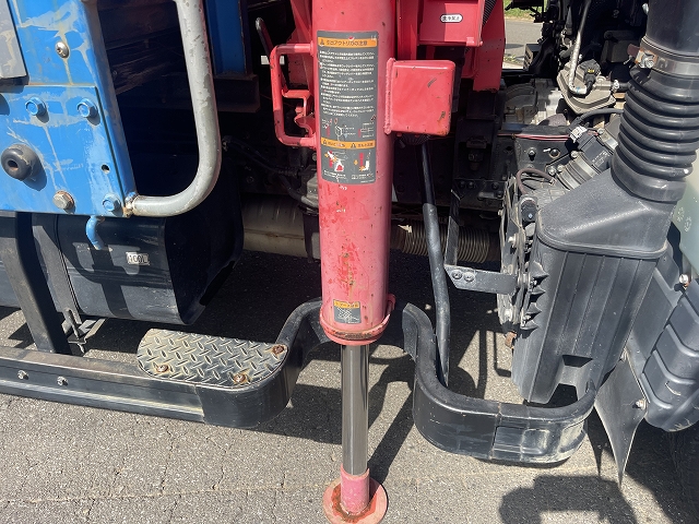 三菱ふそうキャンタークレーン3段小型（2t・3t）[写真08]