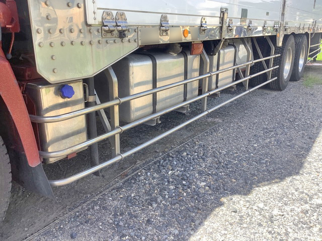 UDトラックスクオン冷蔵冷凍ウイング大型（10t）[写真11]