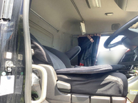 UDトラックスクオン冷蔵冷凍ウイング大型（10t）[写真31]