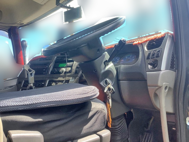 UDトラックスクオン冷蔵冷凍ウイング大型（10t）[写真32]