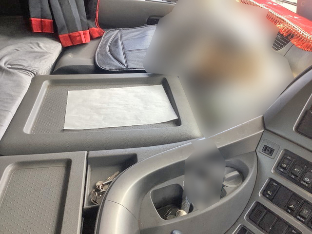 UDトラックスクオン冷蔵冷凍ウイング大型（10t）[写真34]