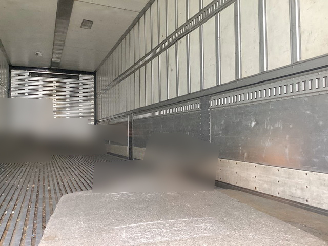 UDトラックスクオン冷蔵冷凍ウイング大型（10t）[写真08]