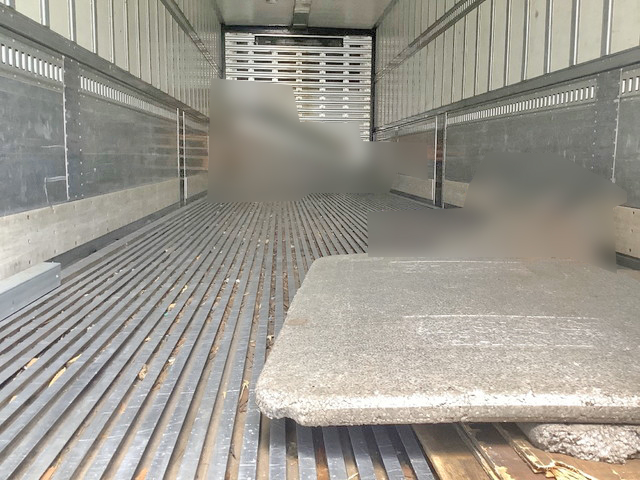 UDトラックスクオン冷蔵冷凍ウイング大型（10t）[写真09]