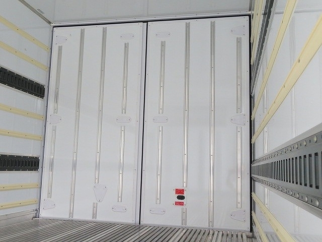 日野デュトロ冷凍車（冷蔵車）小型（2t・3t）[写真25]