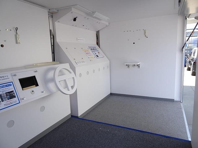 いすゞエルフ移動販売車小型（2t・3t）[写真11]