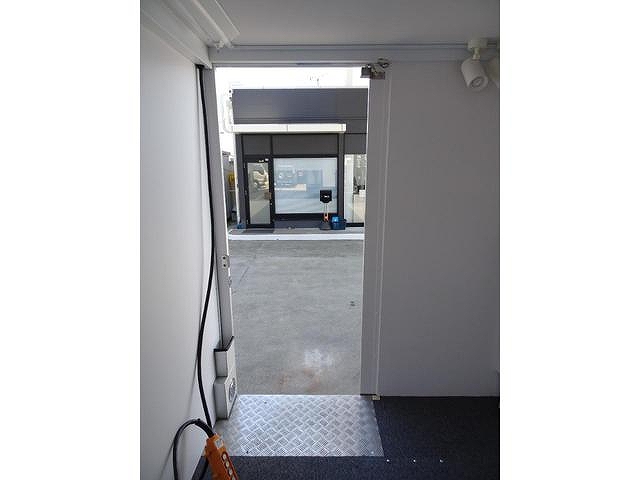 いすゞエルフ移動販売車小型（2t・3t）[写真14]