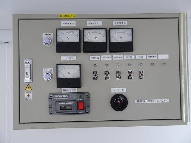 いすゞエルフ移動販売車小型（2t・3t）[写真17]