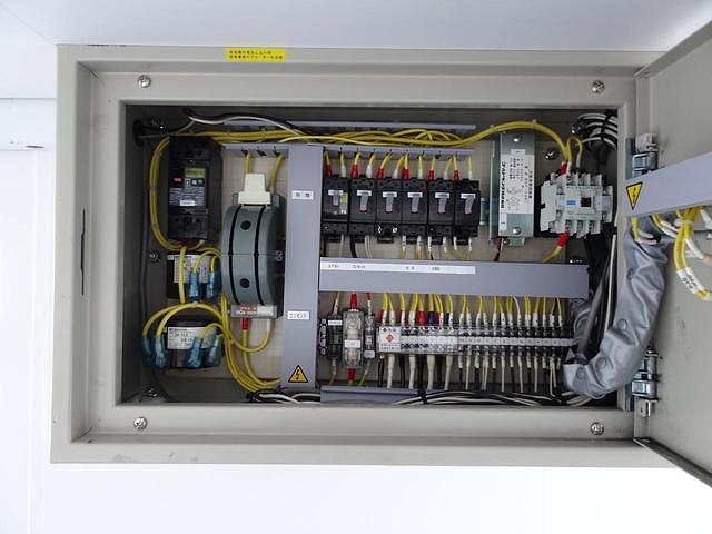 いすゞエルフ移動販売車小型（2t・3t）[写真19]