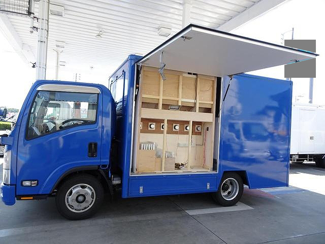 いすゞエルフ移動販売車小型（2t・3t）[写真03]