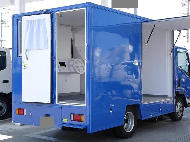 いすゞエルフ移動販売車小型（2t・3t）[写真05]