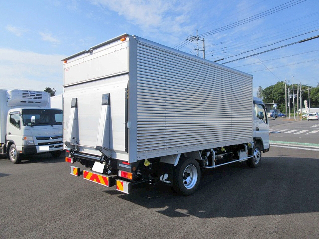 三菱ふそうキャンターアルミバン小型（2t・3t）[写真02]