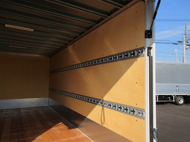 三菱ふそうキャンターアルミバン小型（2t・3t）[写真04]