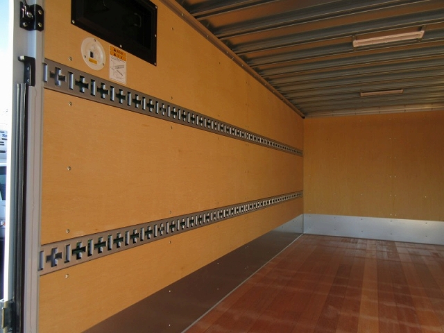 三菱ふそうキャンターアルミバン小型（2t・3t）[写真05]